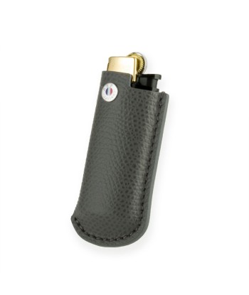 Briquet et son étui cuir "Essential" - Veau grainé (noir, bleu, vert, marron, orange...) Toutes les collections ici