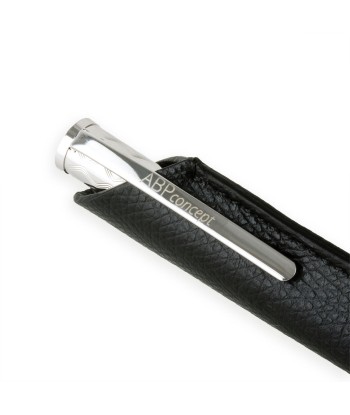 "Essential" Ballpoint pen leather case - Rhodium steel, gold colored steel or black PVD finish - Grained calf de la marque